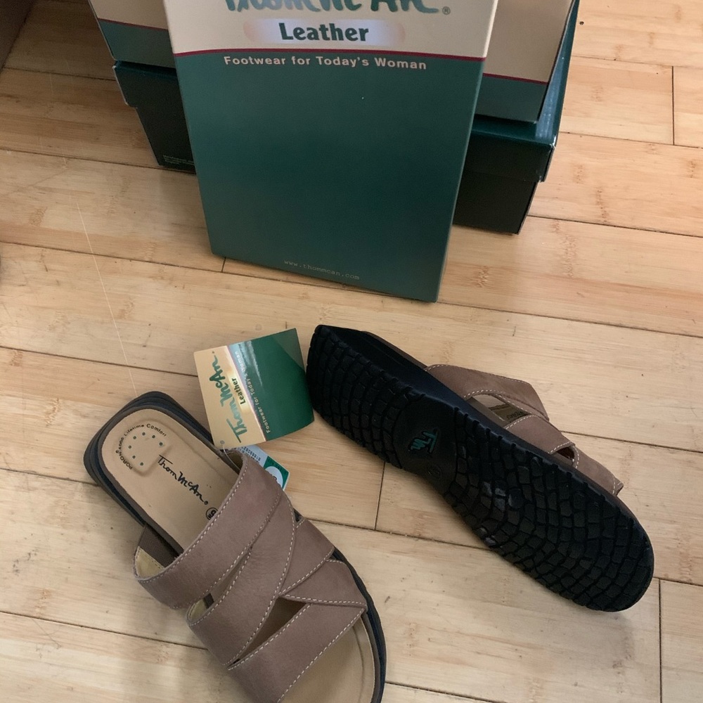 Thomas McAn brown sandals
